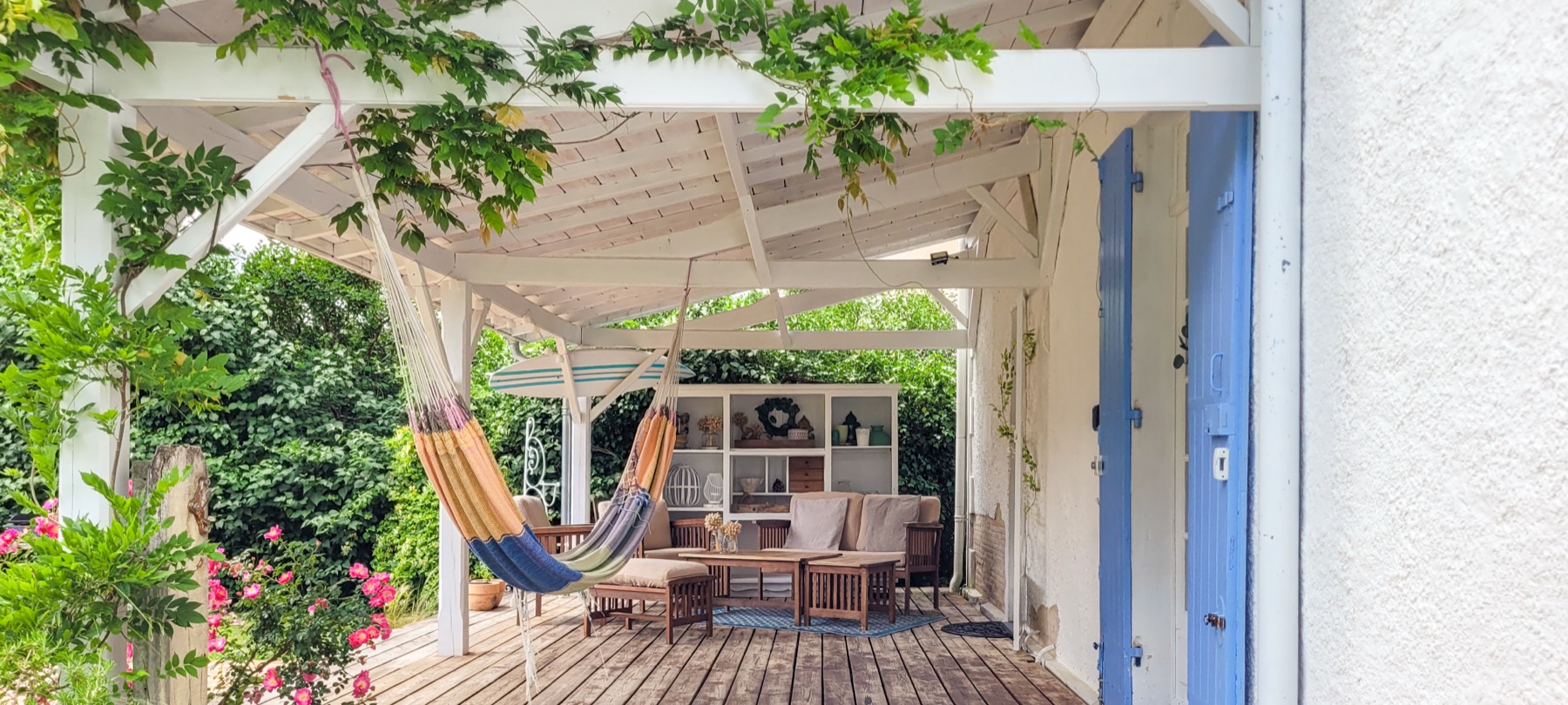 Terrasse vue intérieure hamac jardin boulangerie