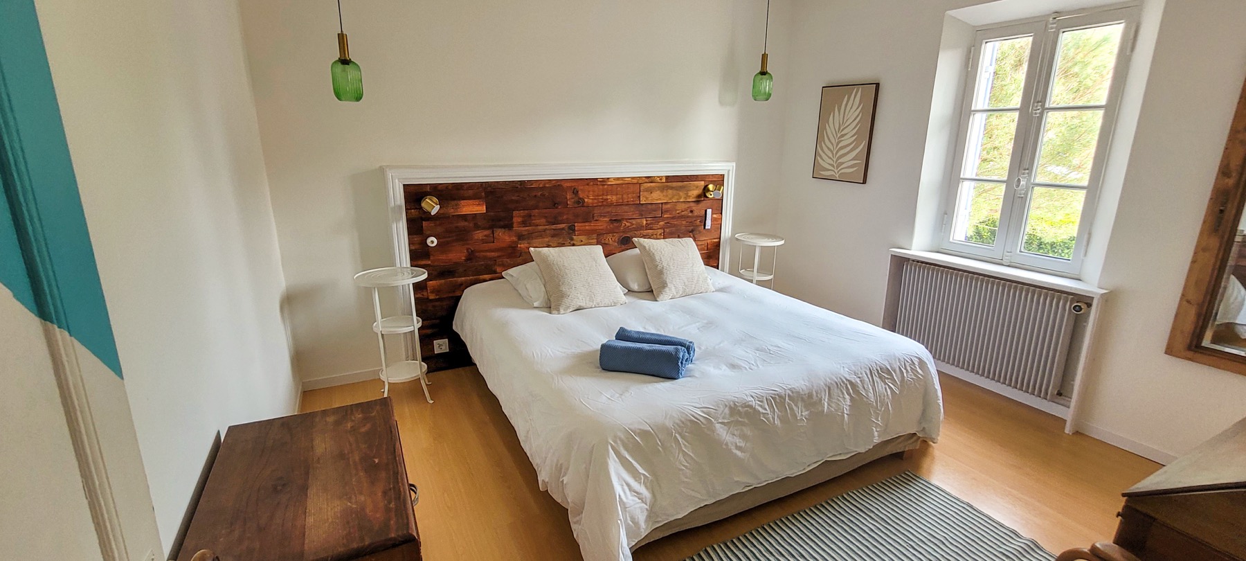 Chambre double tête de lit en bois